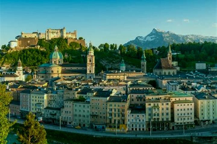 Escorts Kirchstetten, Austria — Local Companions