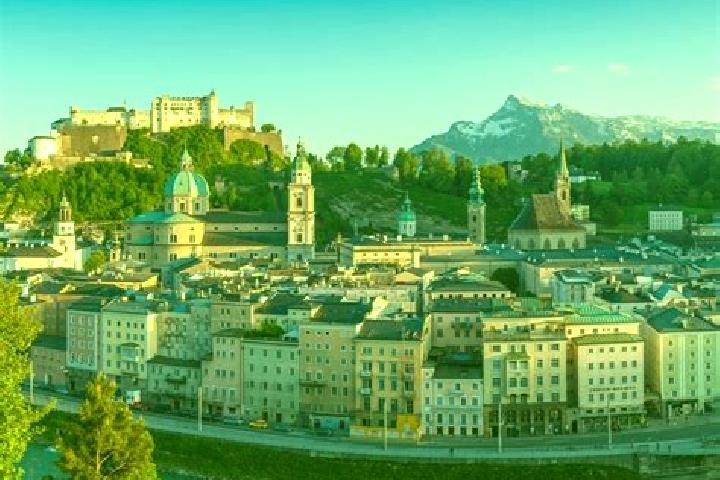 Escorts Kleinwolkersdorf, Austria — Local Companions