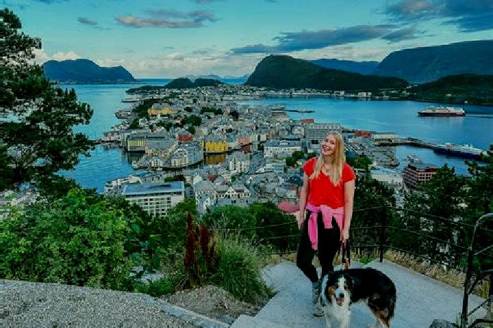 Escorts Klokkarvik, Norway — Local Companions