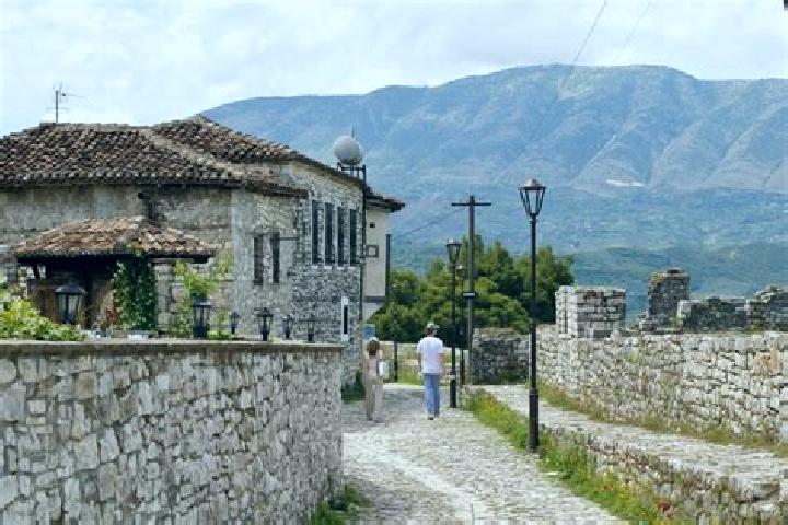 Escorts Klos, Albania — Local Companions