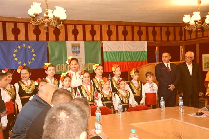 Escorts Kocherinovo, Bulgaria — Local Companions