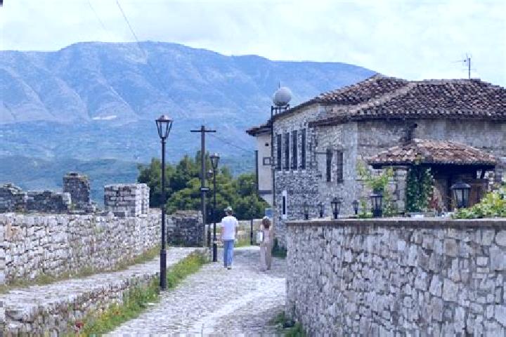 Escorts Kombesi, Albania — Local Companions