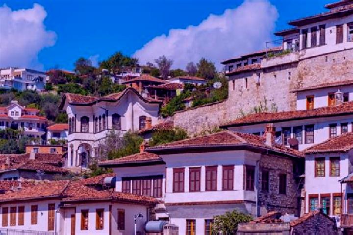 Escorts Kopliku i Siperm, Albania — Local Companions