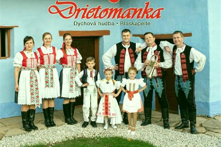 Escorts Kovalov, Slovakia — Local Companions