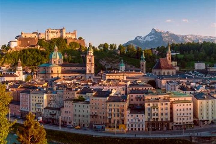 Escorts Kreuzstetten, Austria — Local Companions