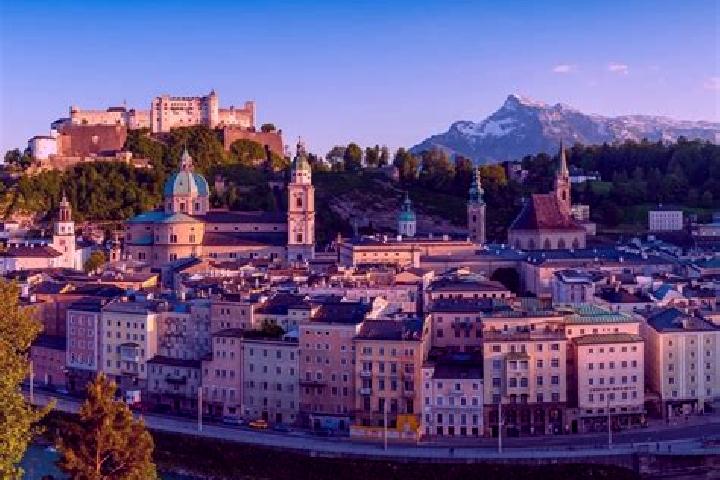 Escorts Kropfing, Austria — Local Companions