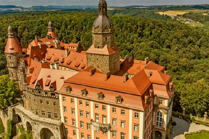 Escorts Ksiaz Wielkopolski, Poland — Local Companions