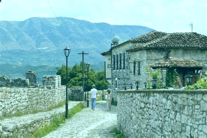 Escorts Kutalli, Albania — Local Companions