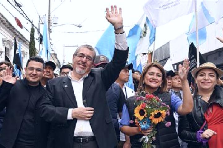 Escorts La Democracia, Guatemala — Local Companions