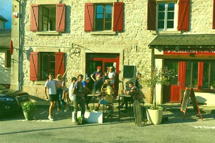 Escorts La Feuillade, France — Local Companions