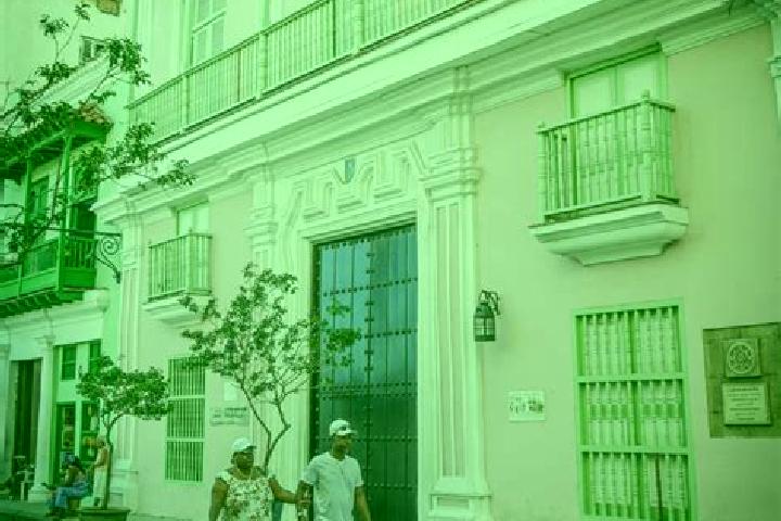 Escorts La Habana Vieja, Cuba — Local Companions