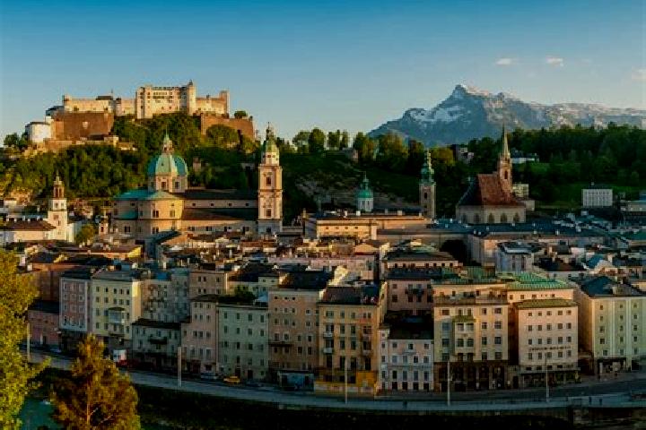Escorts Laahen, Austria — Local Companions