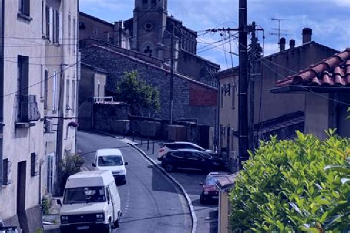 Escorts Lacrouzette, France — Local Companions