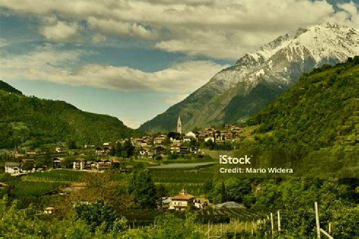 Escorts Lagundo, Italy — Local Companions