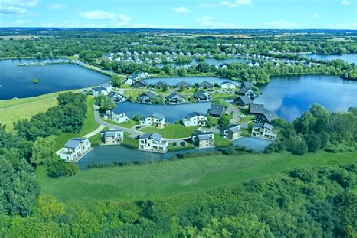 Escorts Lake Evesham, United States — Local Companions