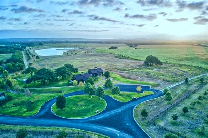 Escorts Lakeshore Gardens-Hidden Acres, United States — Local Companions