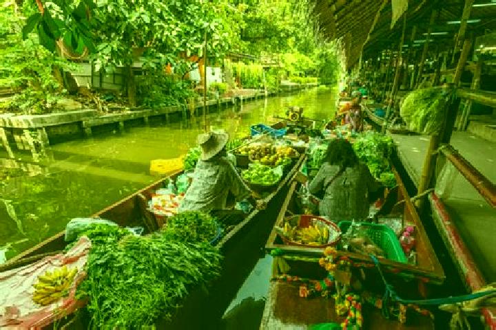 Escorts Lat Bua Luang, Thailand — Local Companions