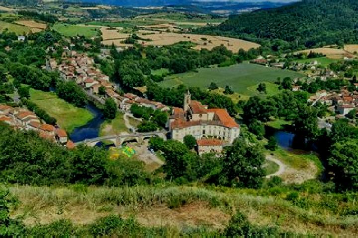 Escorts Lavoute-sur-Loire, France — Local Companions