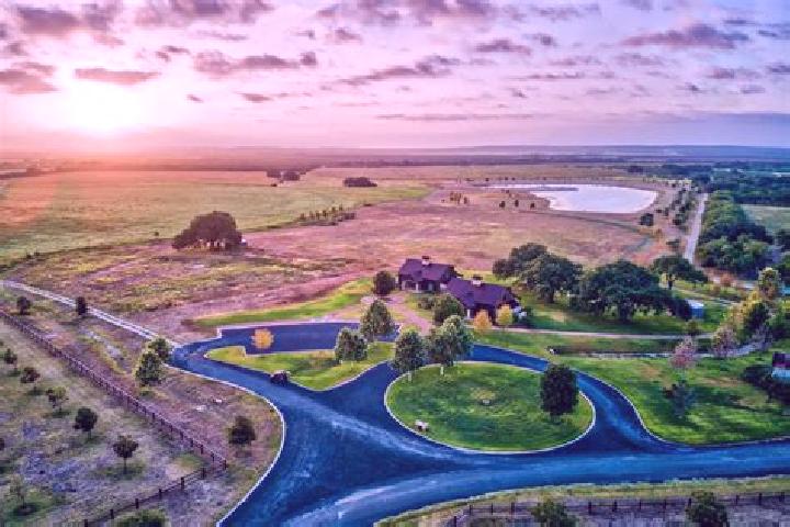 Escorts Lazy Acres, United States — Local Companions