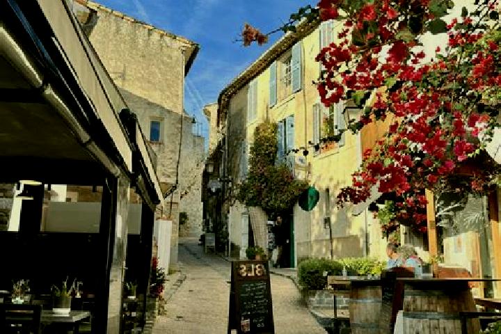 Escorts Le Castellet, France — Local Companions