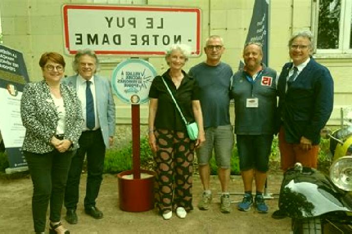 Escorts Le Puy-Notre-Dame, France — Local Companions