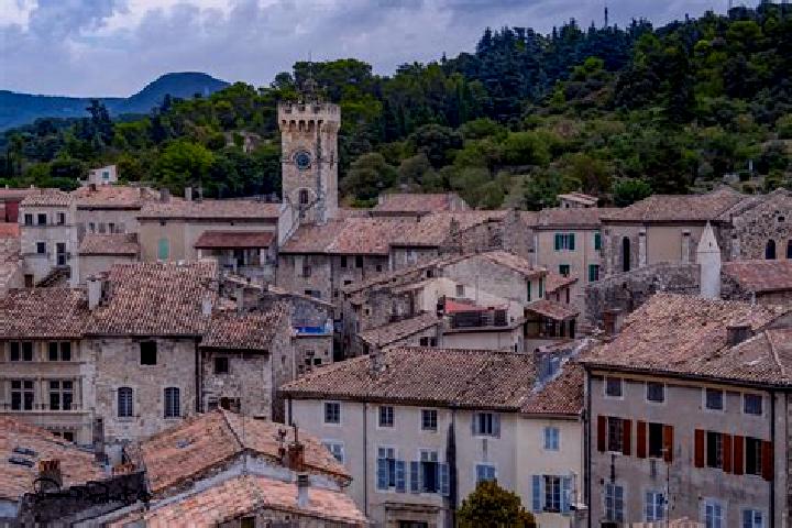 Escorts Le Teil, France — Local Companions