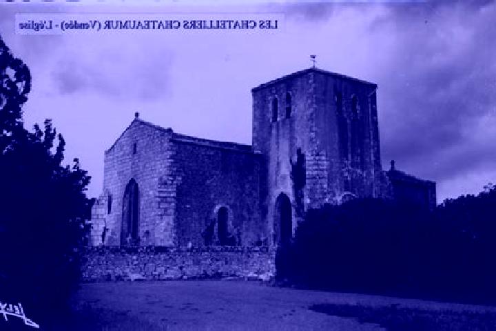 Escorts Les Chatelliers-Chateaumur, France — Local Companions