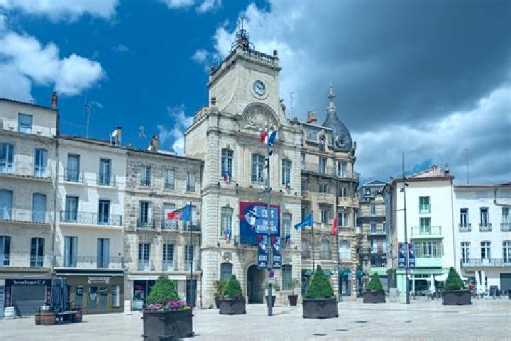 Escorts Lespignan, France — Local Companions