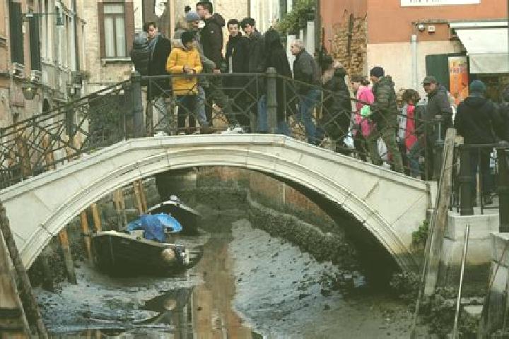 Escorts Levice, Italy — Local Companions