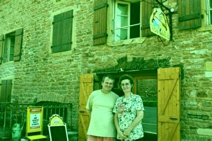 Escorts Leynes, France — Local Companions