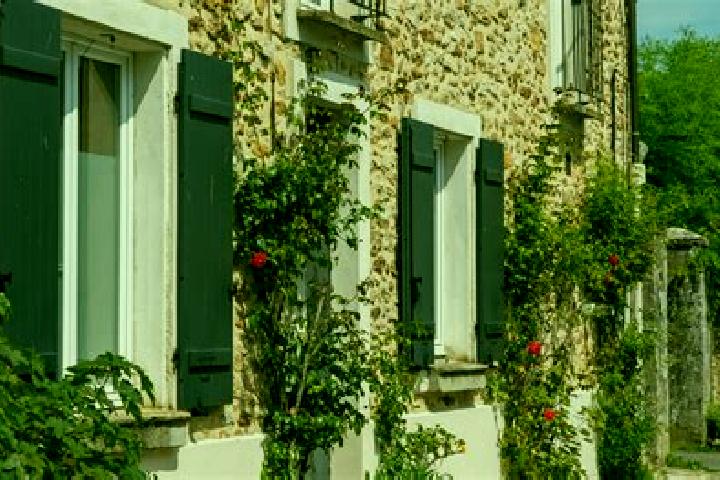 Escorts Liverdy-en-Brie, France — Local Companions