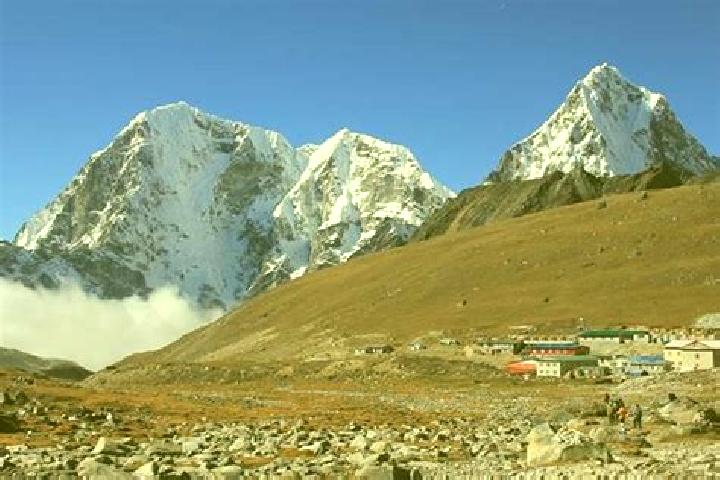 Escorts Lobuche, Nepal — Local Companions