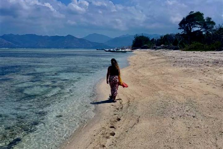 Escorts Lobuk, Indonesia — Local Companions