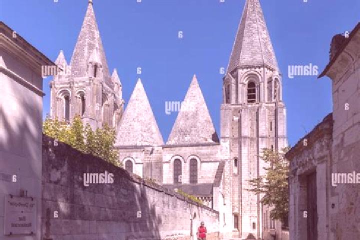 Escorts Loches, France — Local Companions