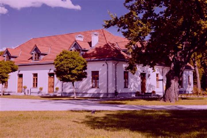 Escorts Lochow, Poland — Local Companions