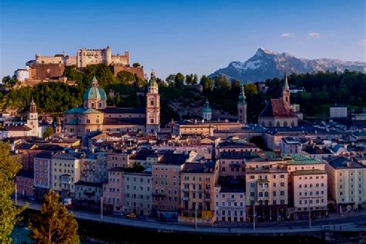 Escorts Lohnsburg, Austria — Local Companions