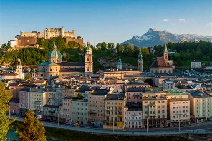 Escorts Loich, Austria — Local Companions