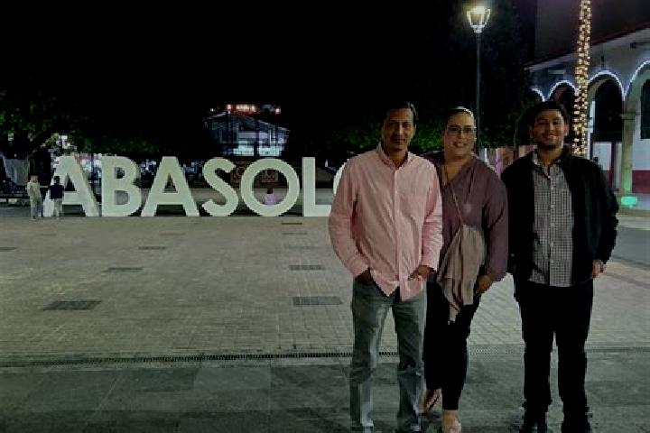 Escorts Lomas de Abasolo, Mexico — Local Companions