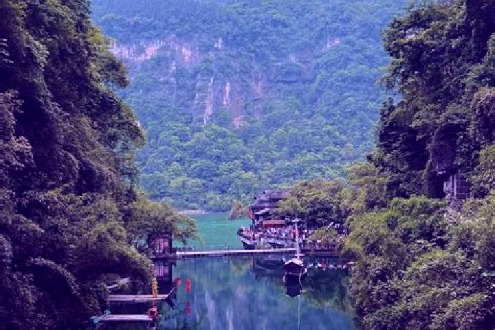 Escorts Longshi, China — Local Companions