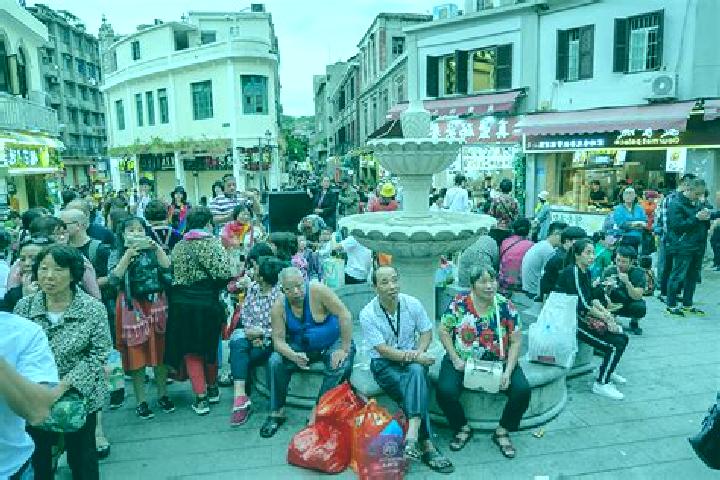 Escorts Longtou, China — Local Companions