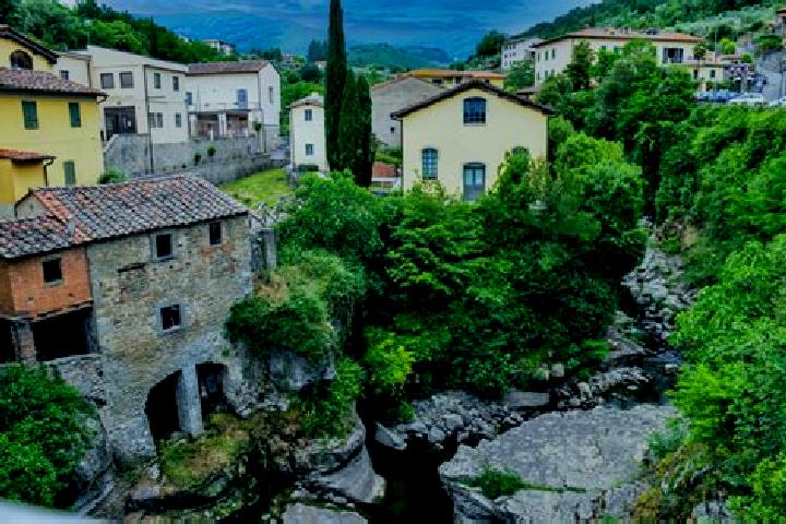 Escorts Loro Ciuffenna, Italy — Local Companions