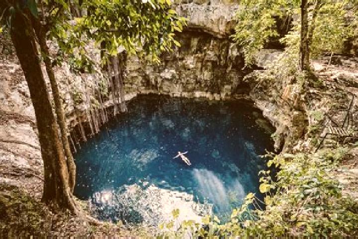 Escorts Los Cenotes, Mexico — Local Companions