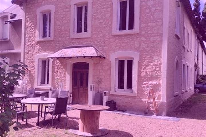 Escorts Loudun, France — Local Companions