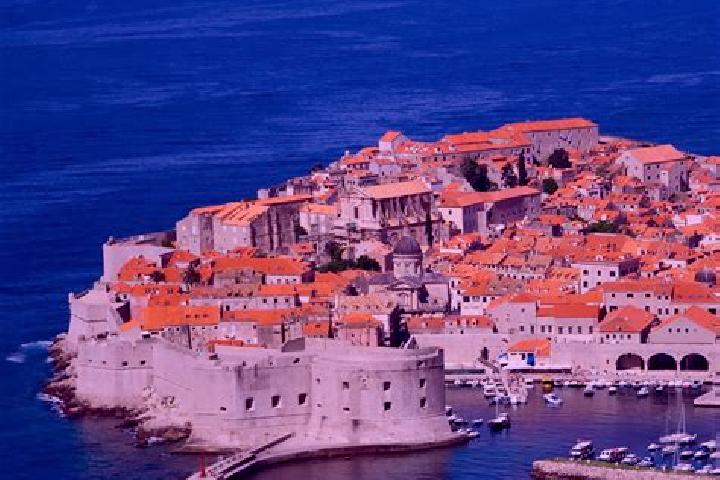 Escorts Lucane, Croatia — Local Companions