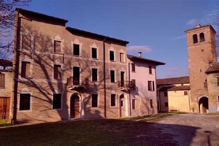 Escorts Ludriano, Italy — Local Companions