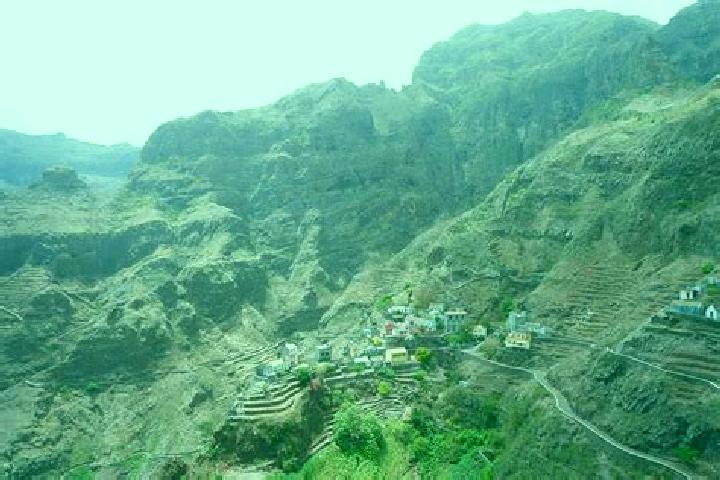 Escorts Lugar de Guene, Cape Verde — Local Companions