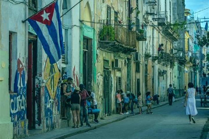 Escorts Luis Arcos Bergnes, Cuba — Local Companions