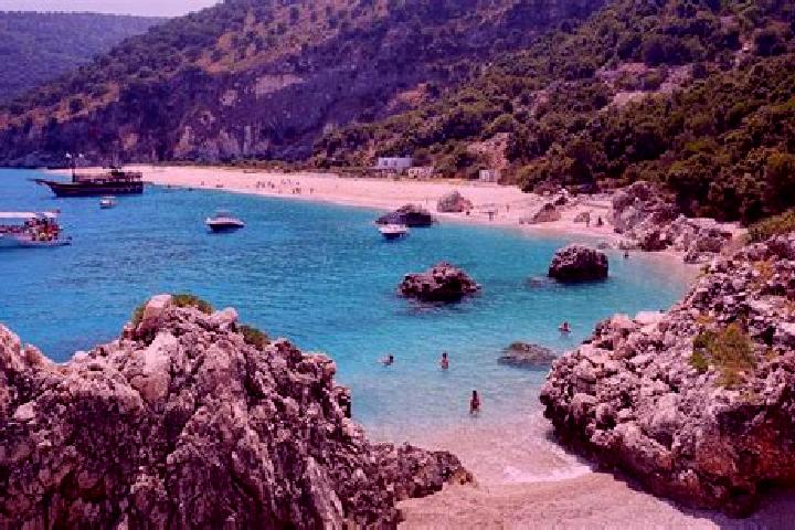 Escorts Lukove, Albania — Local Companions