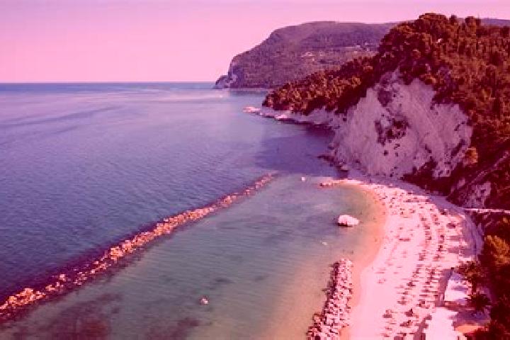 Escorts Lunano, Italy — Local Companions
