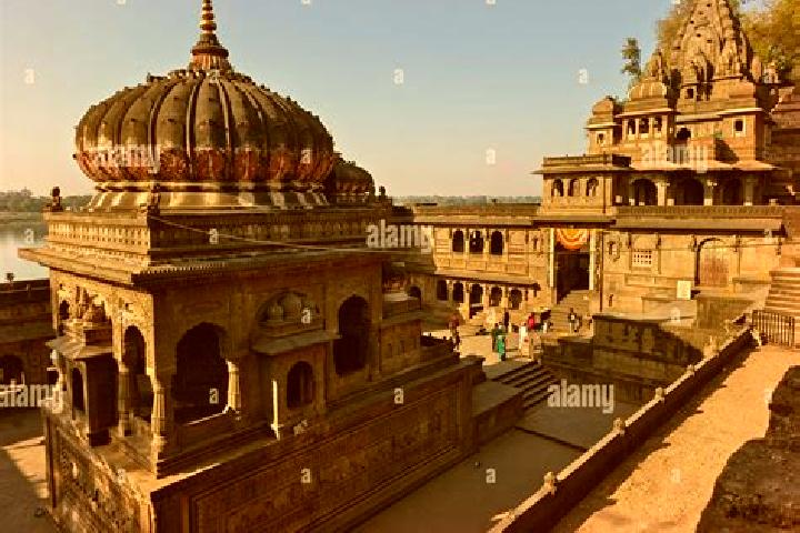 Escorts Maheshwar, India — Local Companions